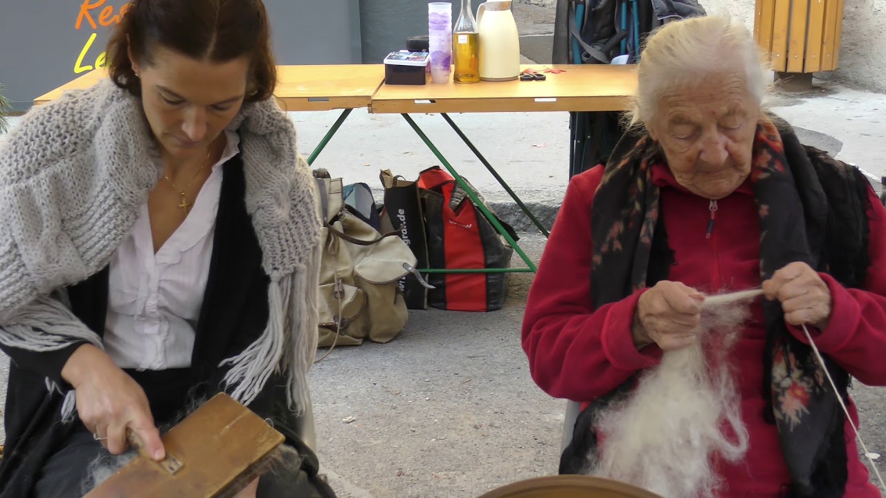 #Métiers d'antan  ancienne méthode du #cardage et #filage de la #laine