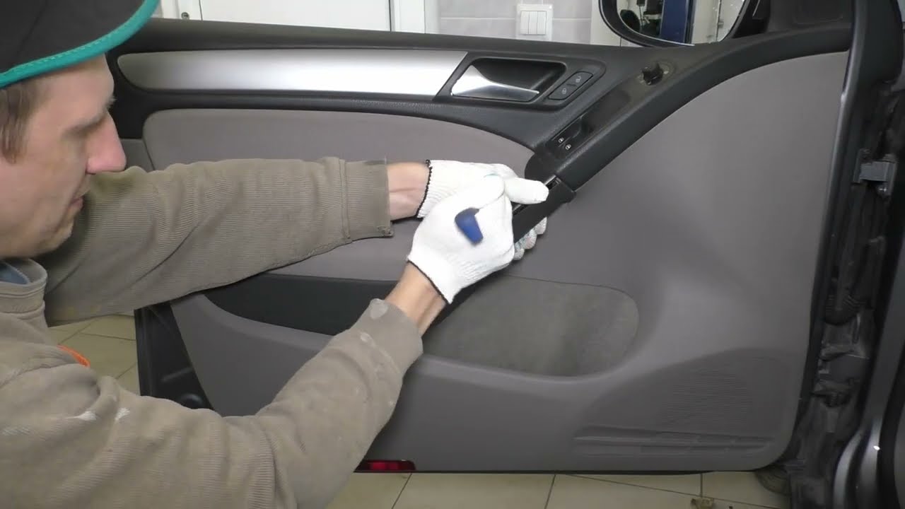 Как снять обшивку передней двери VW Golf 6