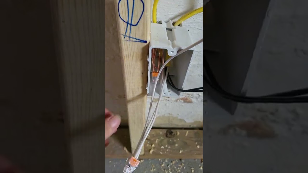 como separar los cables para un enchufe de luz