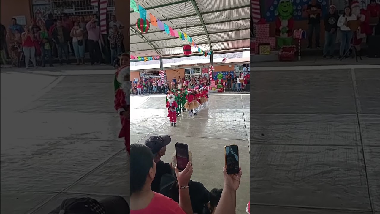 El baile de santa clos hace un año #Edwin 