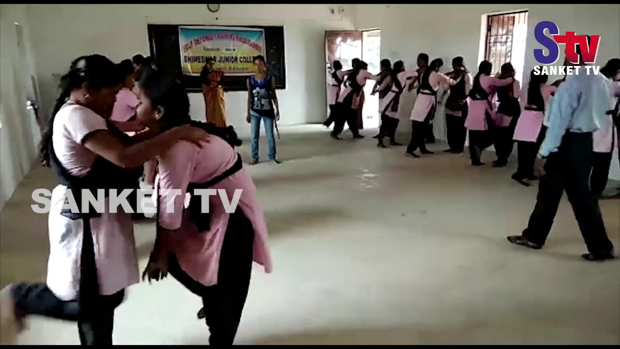 Odisha : Self-defence training for girl students held in Remuna | Sanket Tv