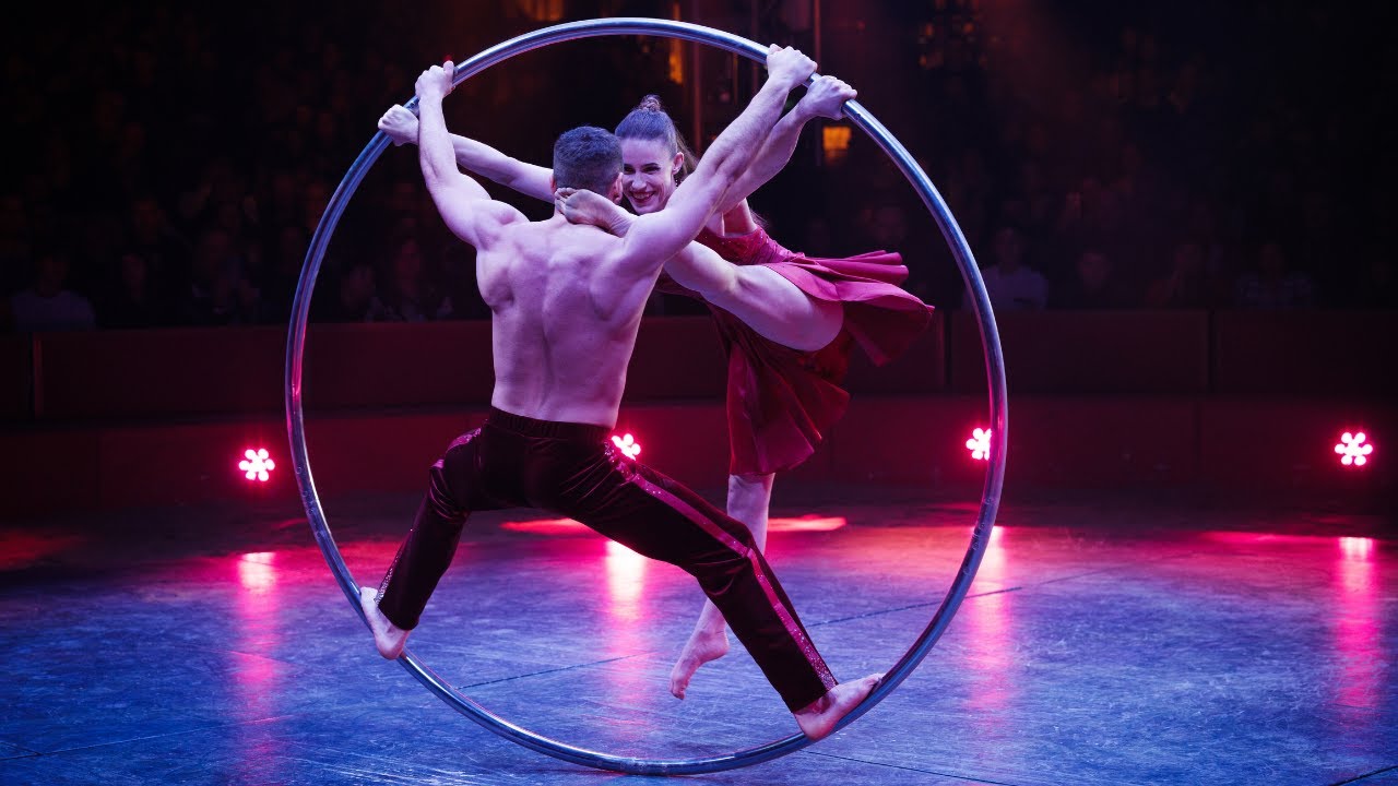 Duo Cyr Wheel Circus Act | Duo Unity | Heilbronn Weihnachtszirkus | Full Act