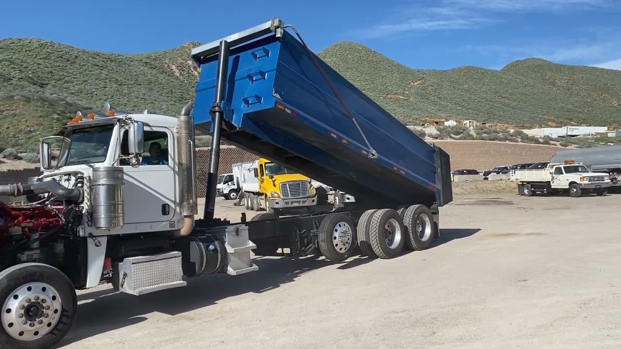 2015 Peterbilt 389 Super-10 Dump Truck