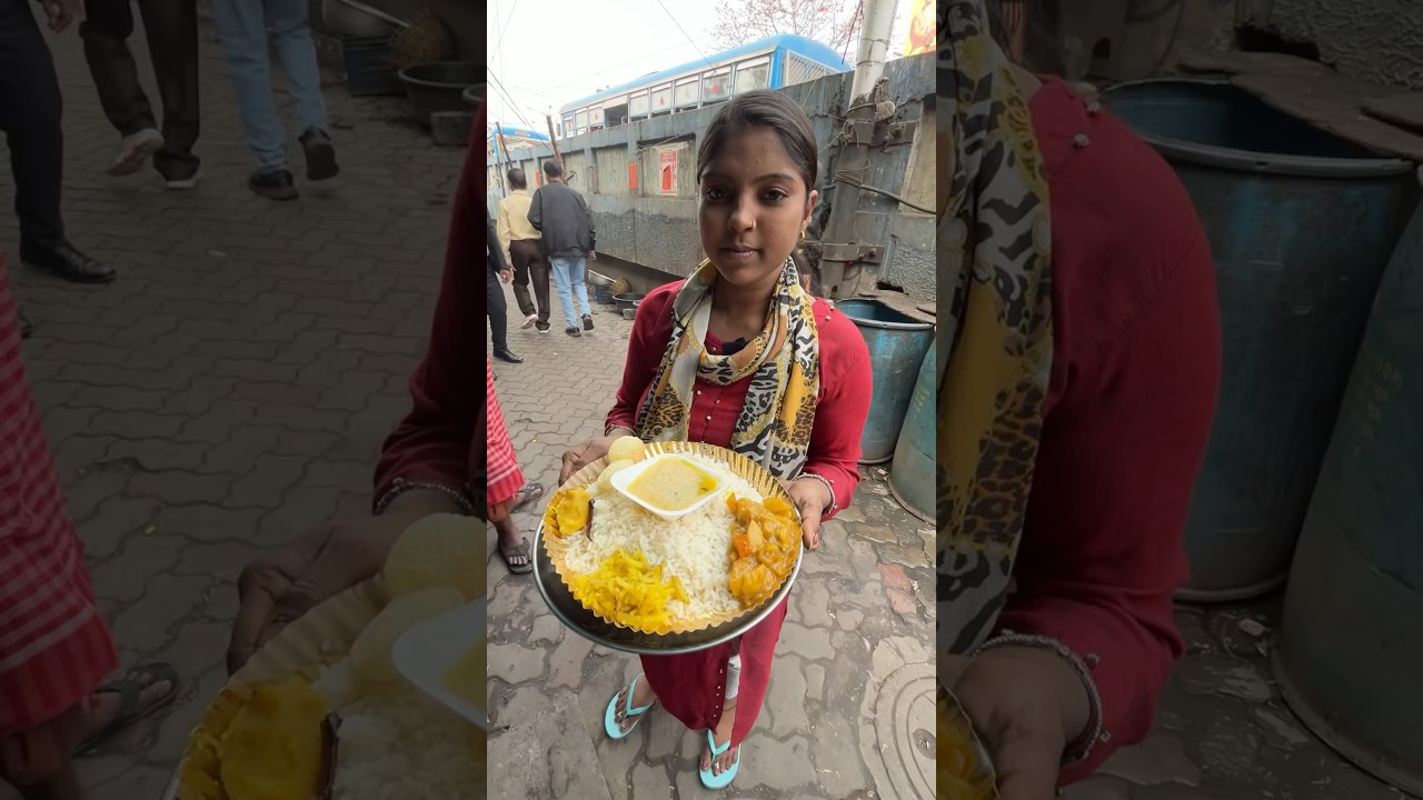 ₹30 Cheapest Thali In Sealdah Station Kolkata 😍#shorts #kolkata #vegthali #sealdahstation