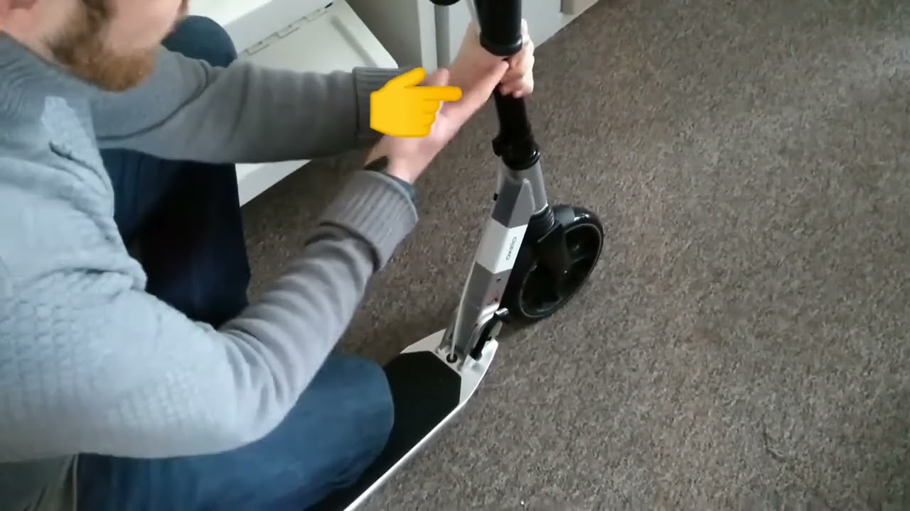 Decathlon Oxelo Town 7XL Scooter - How to fold it down (collapse)(Easy when you know how!)