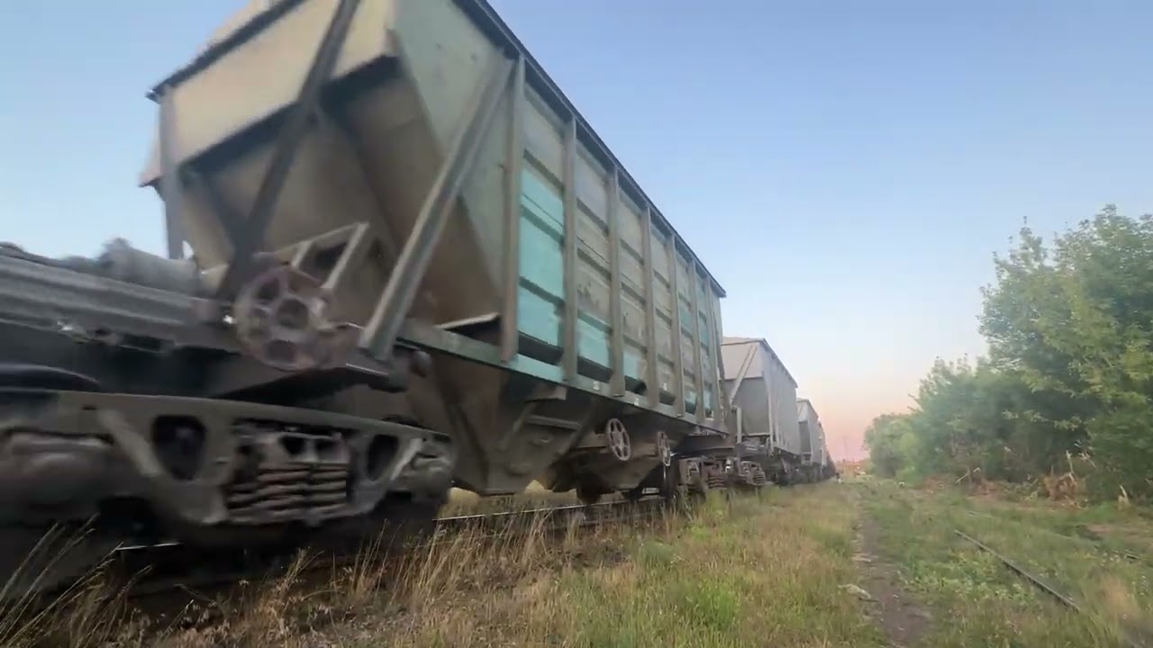 ” Мега сплотка ! “ ТЕ33АС-3011+3ТЭ10М-0152/1297+ЧМЭ3-2144 Едут с грузовым составом #train#cfm