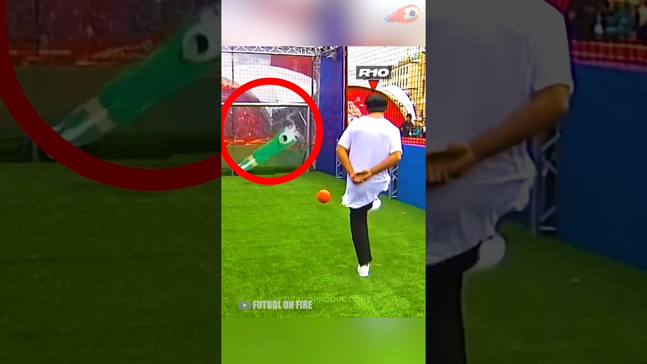 Los mejores Futbolistas no pudieron anotarle Gol a este Portero Robot #futbol #futbolistas #shorts