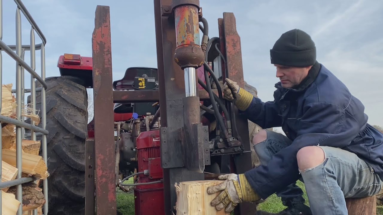 Wood cutting with the Massey Ferguson 152