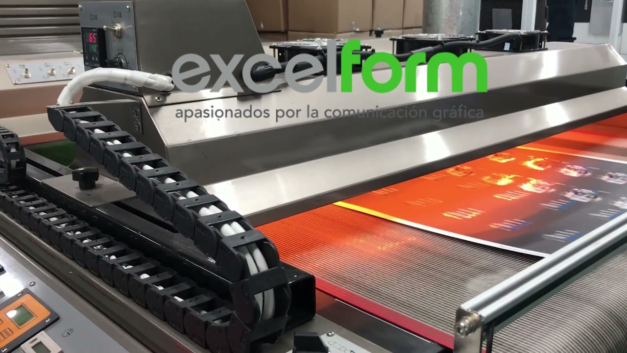 Maquina de barniz a registro
