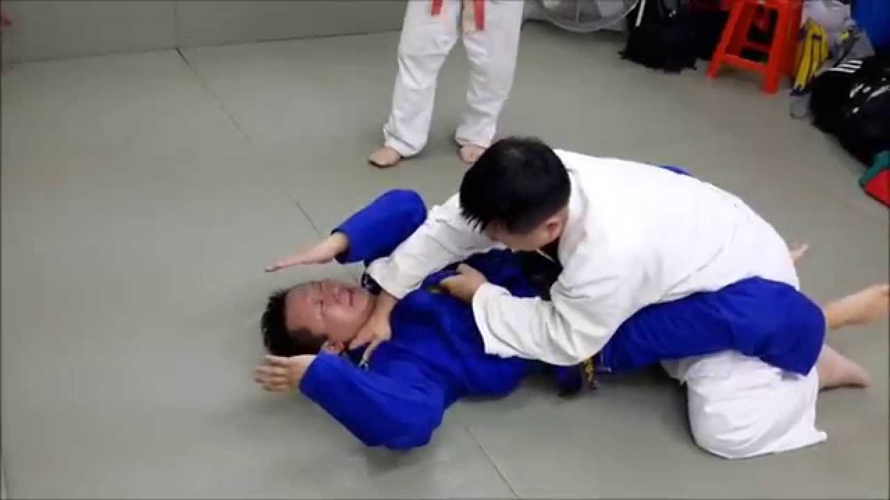 勒頸觀念與5步關節 Basic Strangle Concepts & 5 Step Armbar 2015-03-15