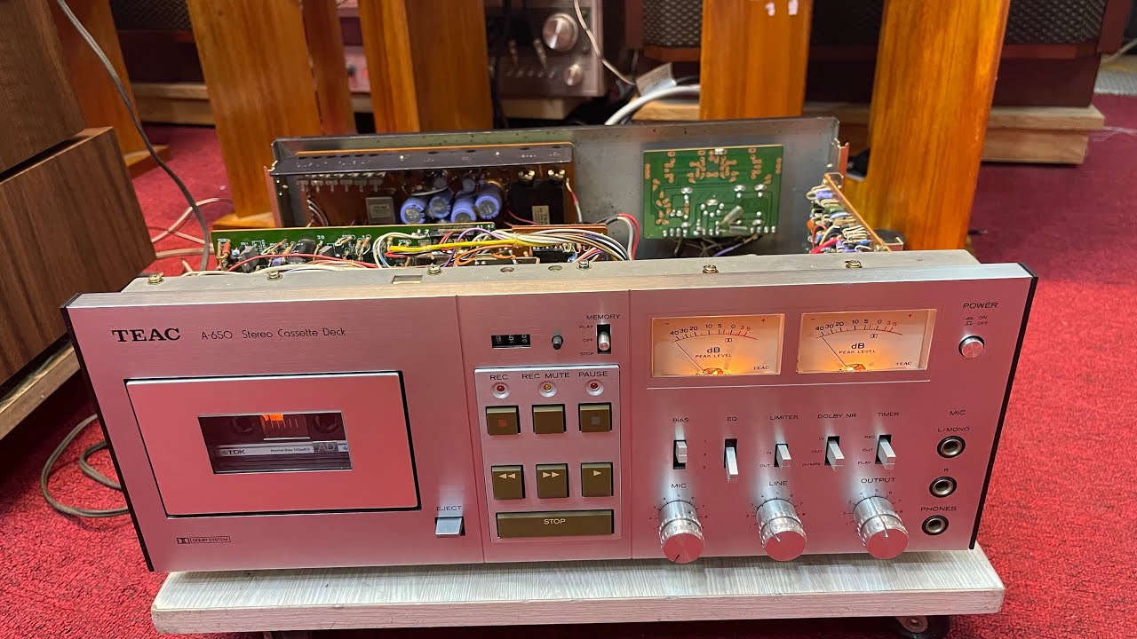 Nội thất khá” Gồ” của Tape Teac A650. Hoàng Gia audio 0975884009