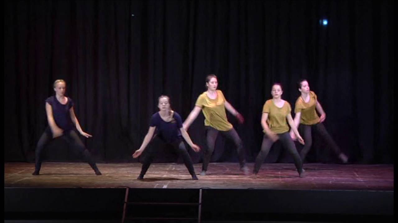 Corso over 14 di danza contemporanea della maestra Fabiana Lonardo di EsperienzaDanza A.S.D.