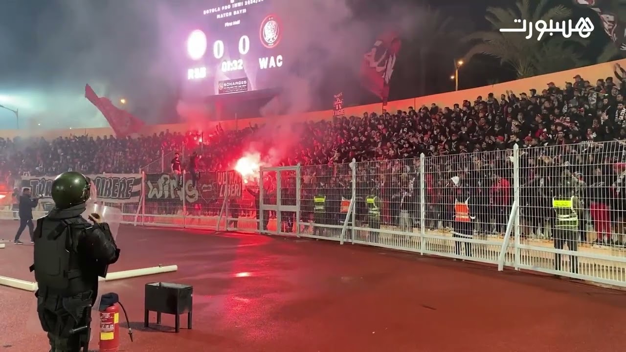 جماهير الوداد تشعل مدرجات الملعب البلدي ببركان وتوجه رسائل خاصة