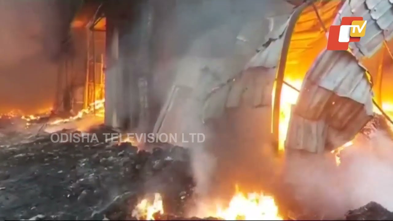 Massive fire breaks out at scrap godowns in Gujarat&rsquo;s Valsad