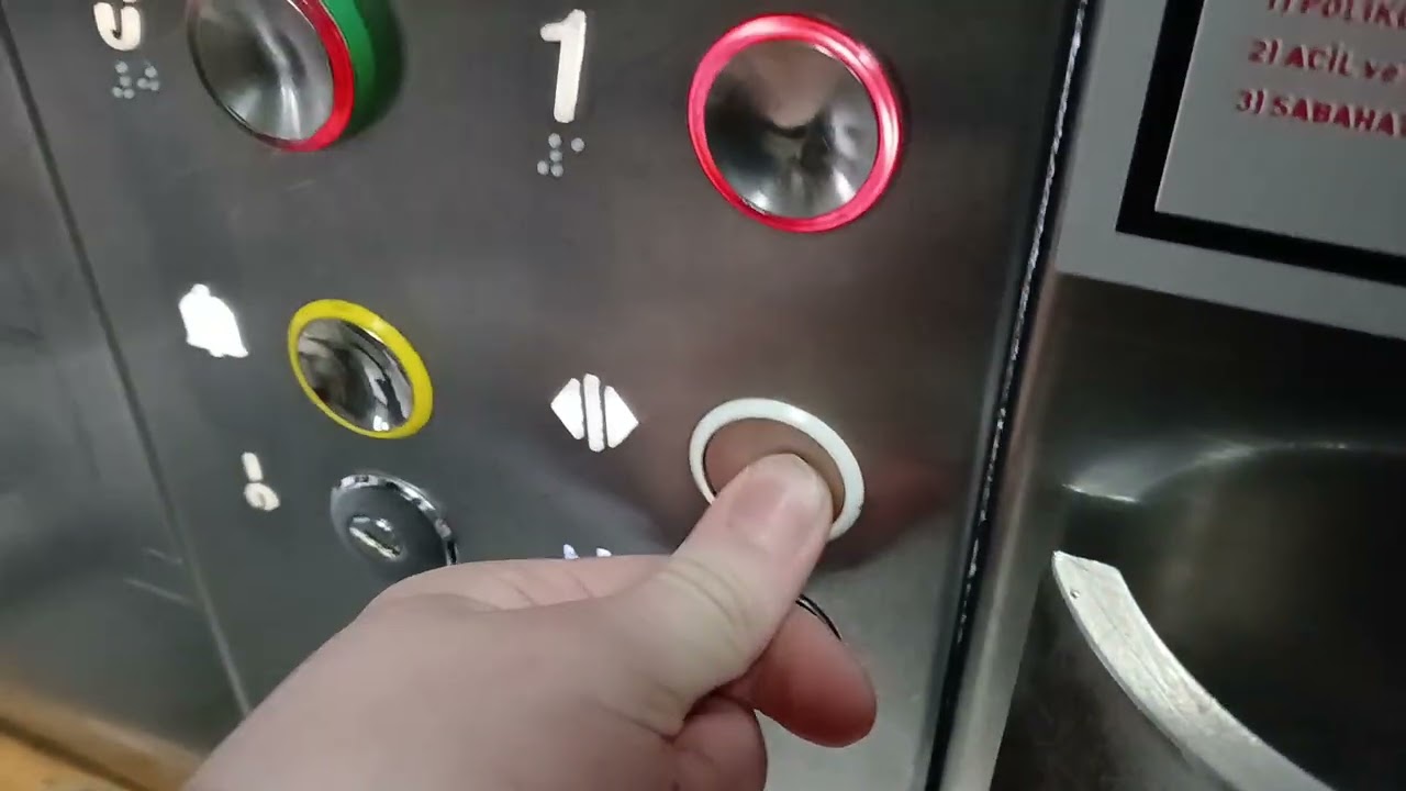 1993 OTIS Lift @ Uludağ Üniversitesi Tıp Fakültesi Hst., Nilüfer, Bursa, Turkey.