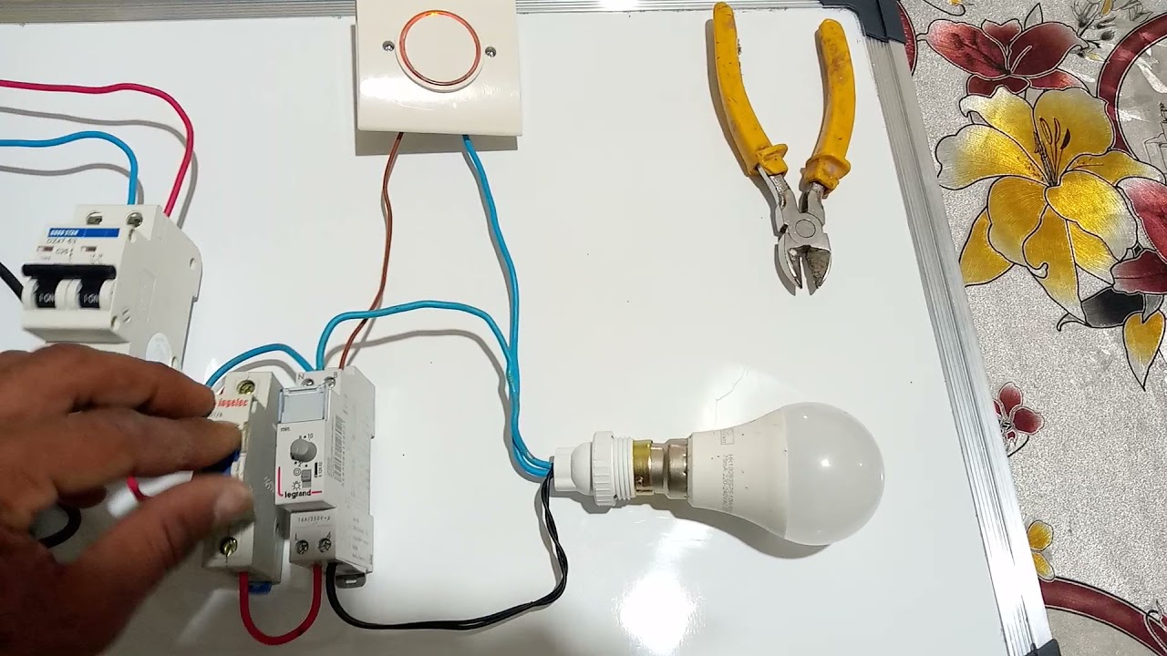 طريقة تركيب مؤقت إضاءة الدرج  minuterie