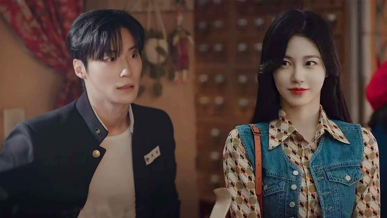 Beautiful Woman Pretends to Be Student to Join Mixer With Her Crush,but He Falls for Her Best Friend