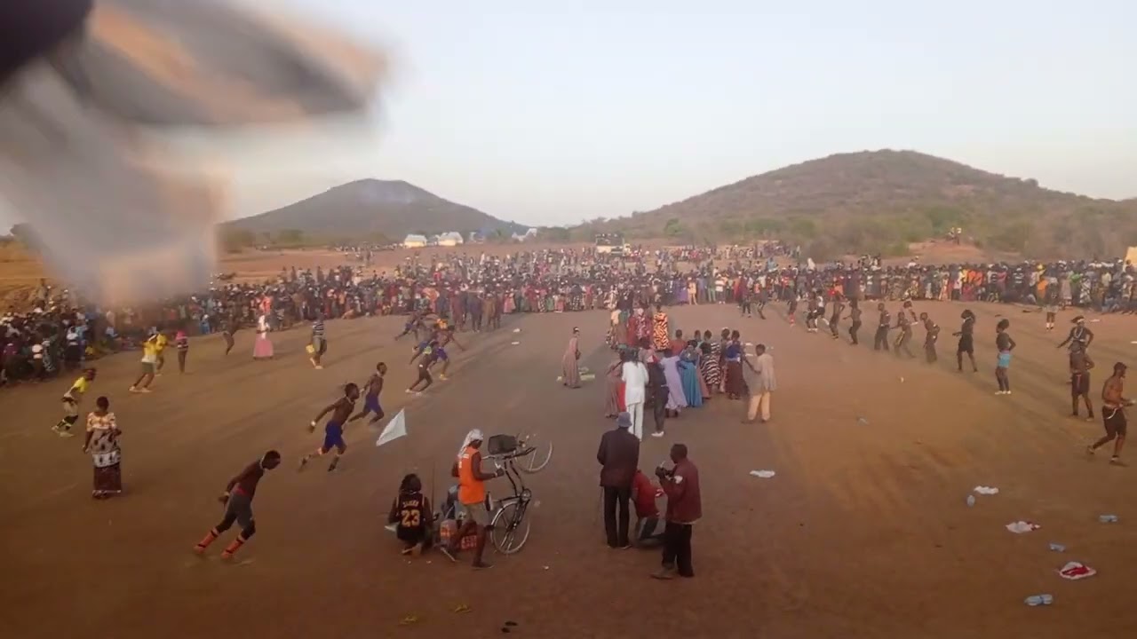 AMOS MALINGITA AMFANYIA FUJO GUDE GUDE AMEKUTA AKIWA ANAPINGA SHOW AKAWASHA MZIKI AMOS 12, 2024