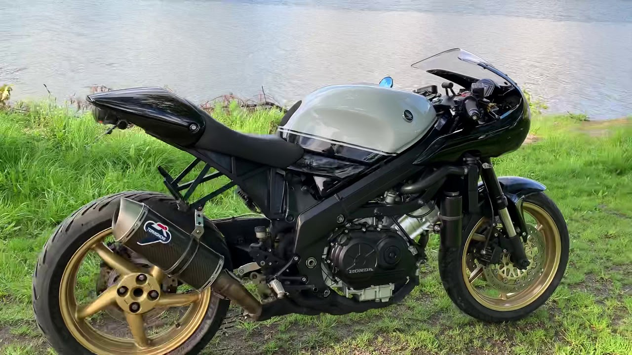 Honda VFR 750 custom “racer” Termignoni Walkaround