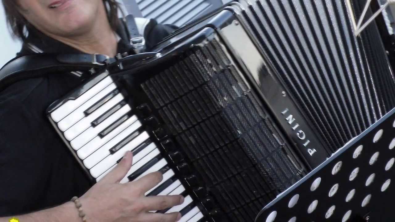 Anema e Core- Athos Donini Fisarmonica - Hongmei e Renzo Arbore voce