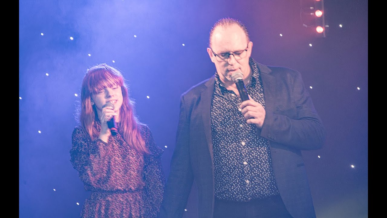 Kayleigh & Jake Philips - Minstens 100 jaar (Live opname)