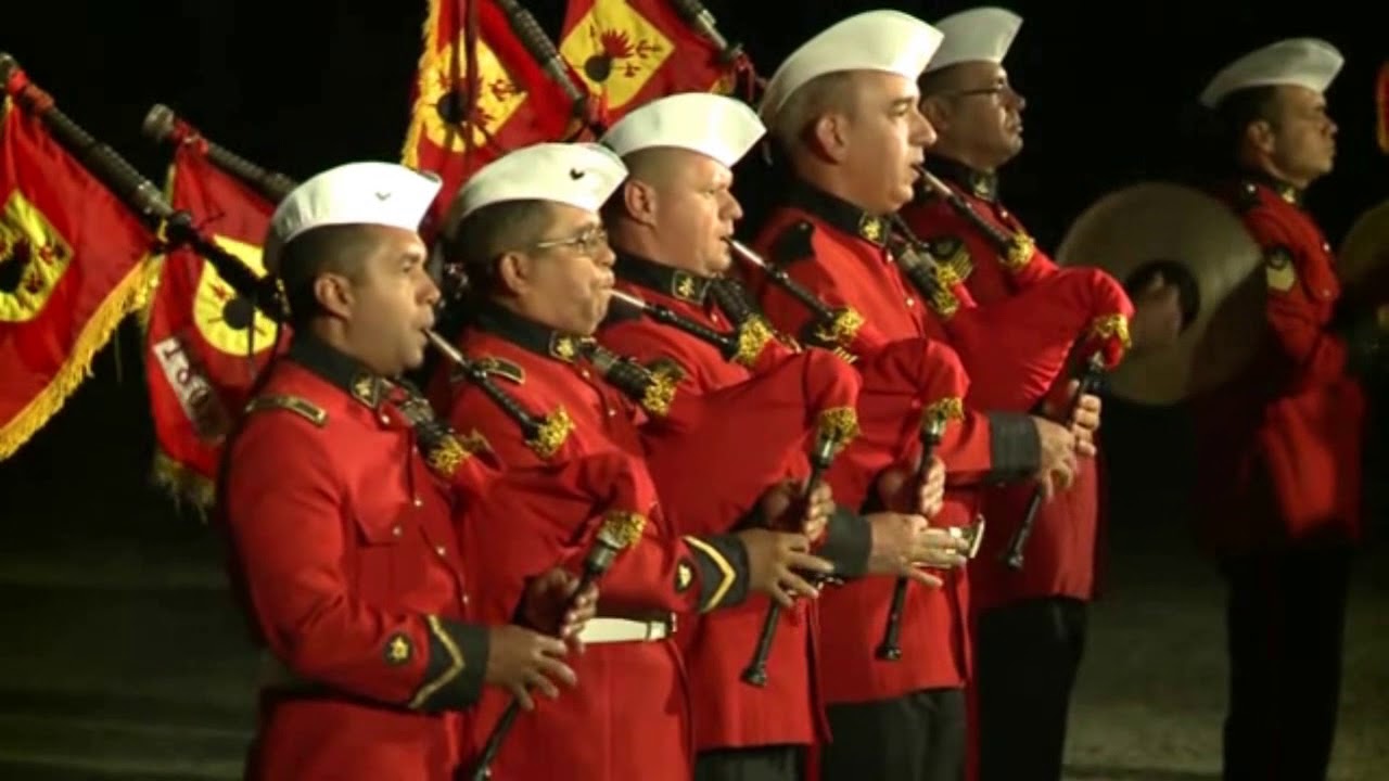 Banda Marcial do Corpo de Fuzielros Navais - Parada após o Pôr- do - Sol