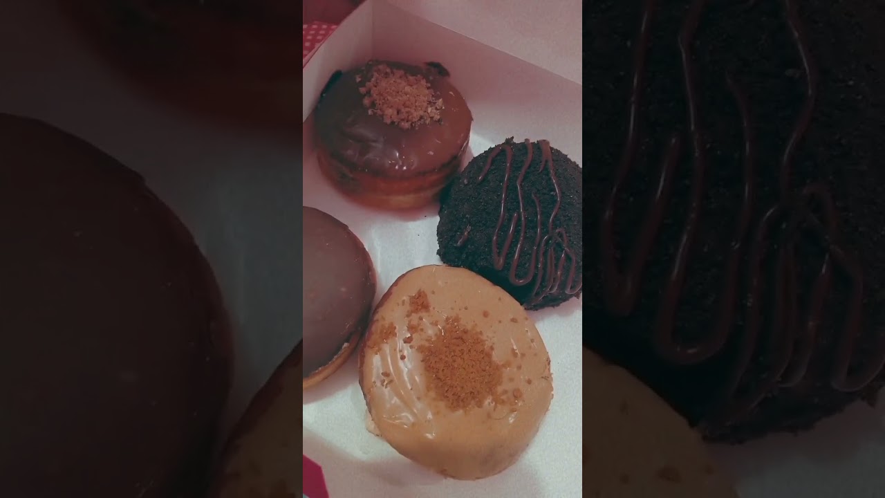 happy donuts best donuts ever ❤️❤️❤️🍩 
