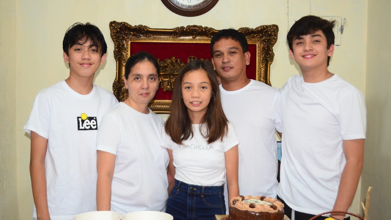 Seth Fedelin Welcomed the New Year with His Family and Friends