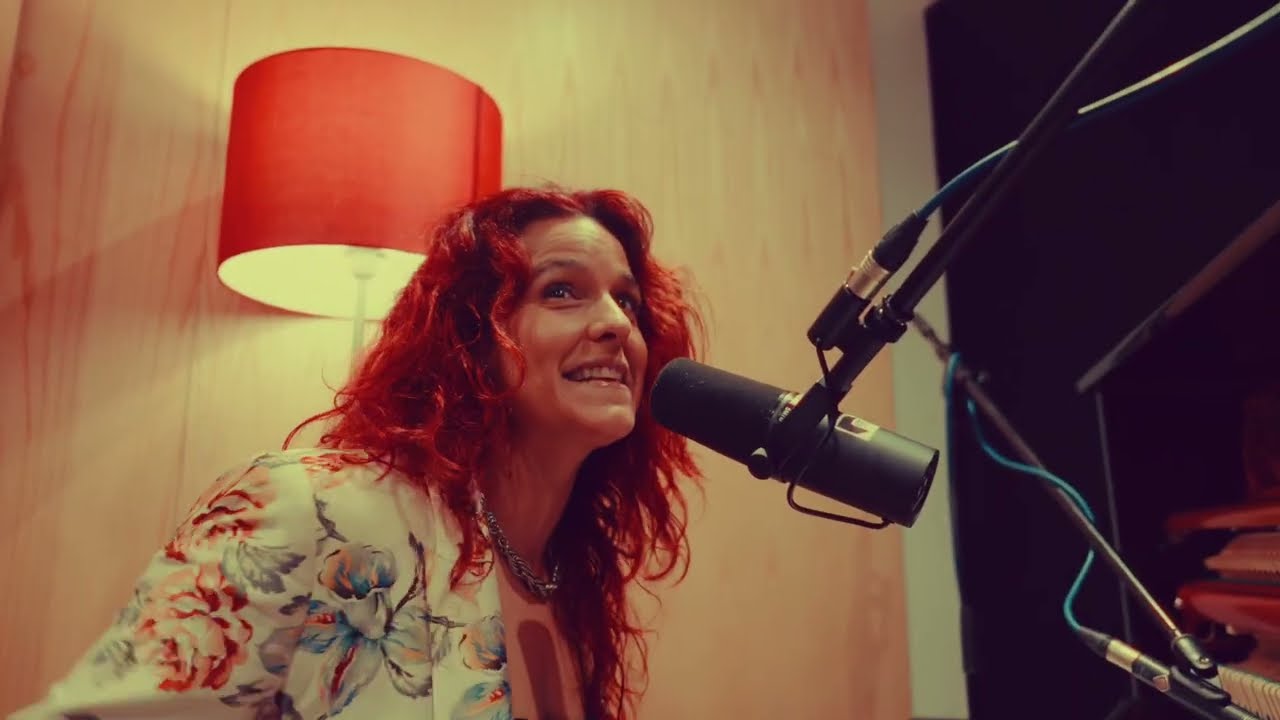 Landing - Bettine Solf (Live @ Abbey Road)