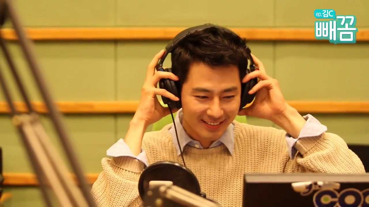 [빼꼼] KBS쿨FM 라디오 스튜디오에 나타난 배우 조인성!!!