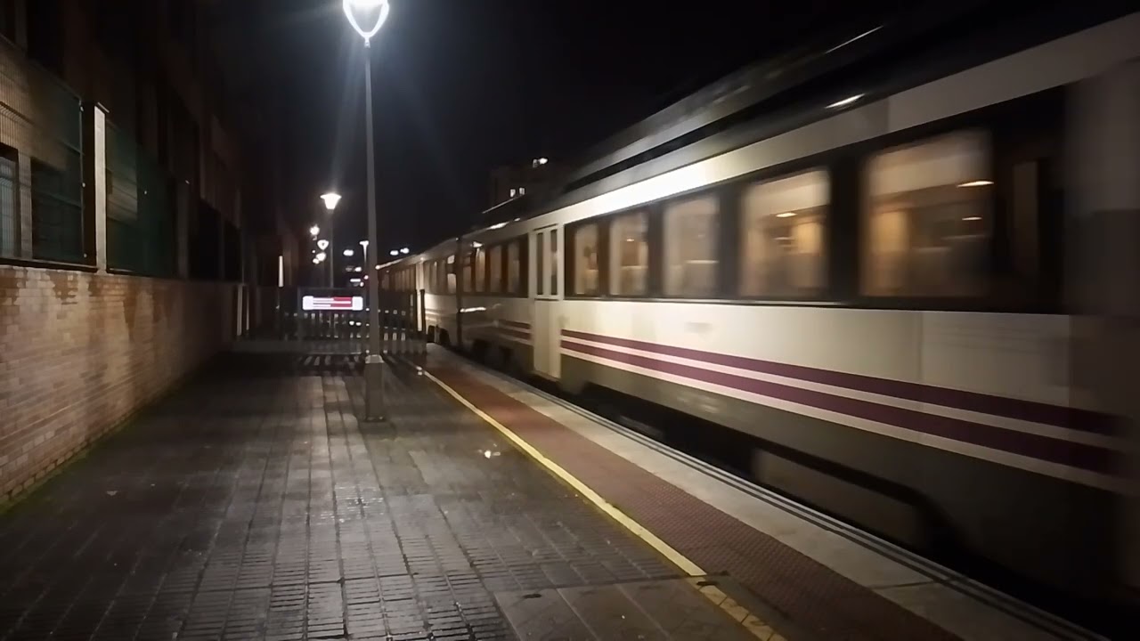 REX UT 440-239 destino Ponferrada entrando en la estación de Ponferrada 