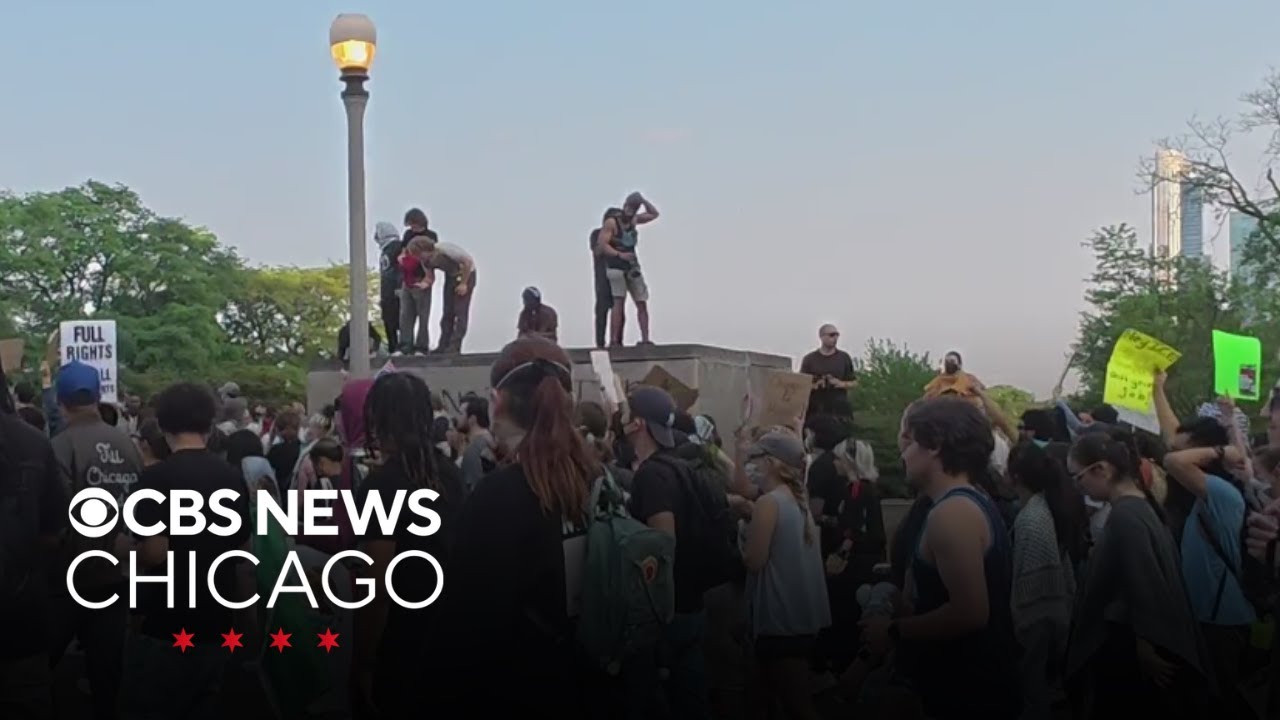 Multiple arrests, skirmishes with police at Chicago immigration protest