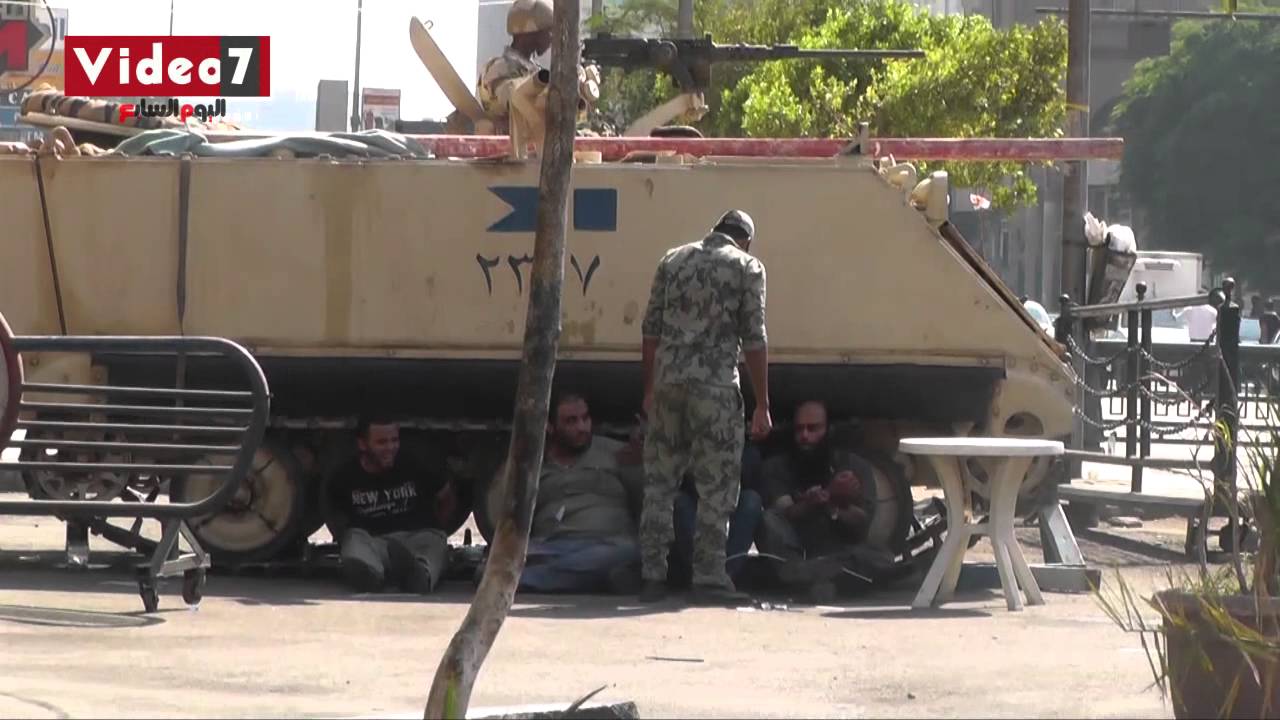 بالفيديو.. الجيش يحبط هروب عدد من أنصار «الإخوان» بعد خرجهم من الفتح