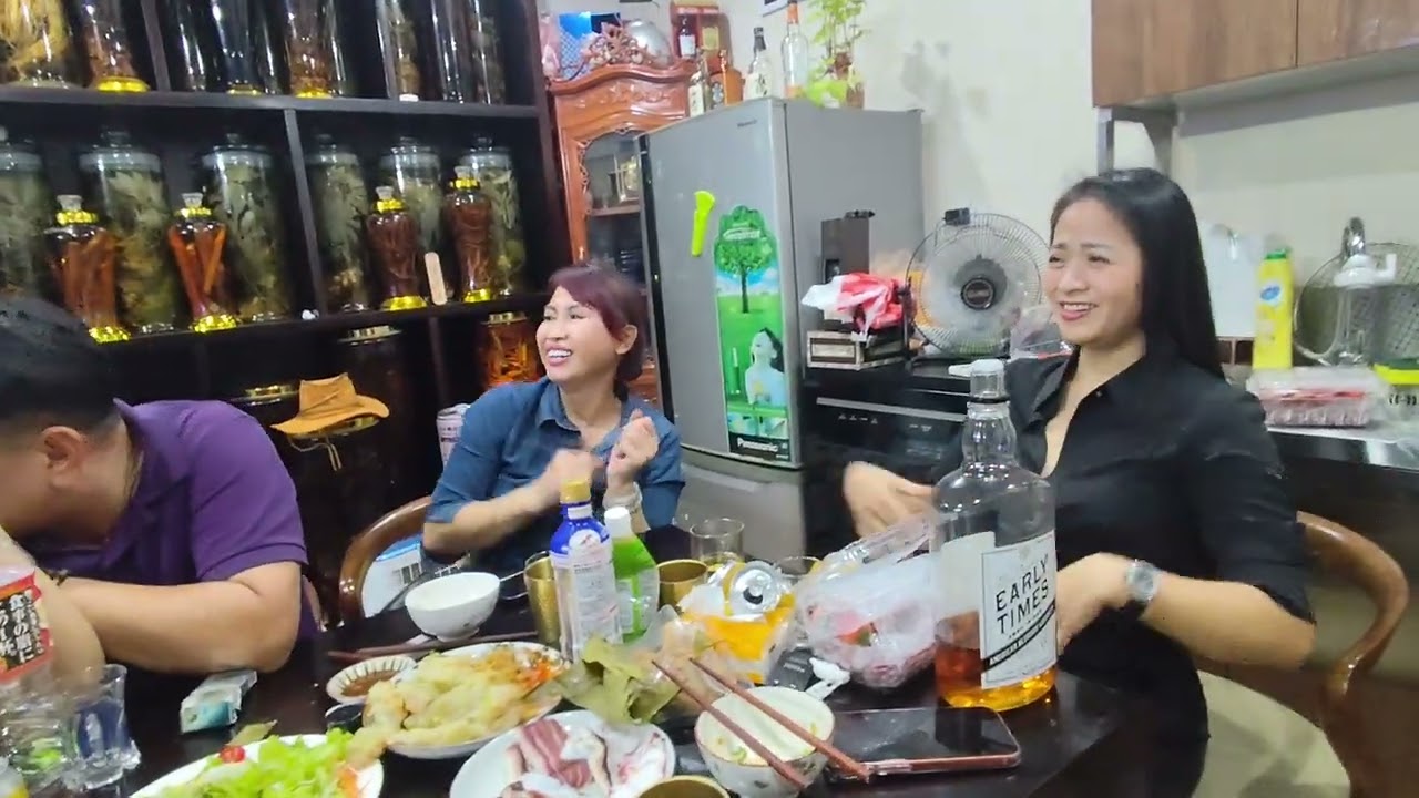 Dàn nghệ sĩ lên Akira Farm biểu diễn giao lưu. 