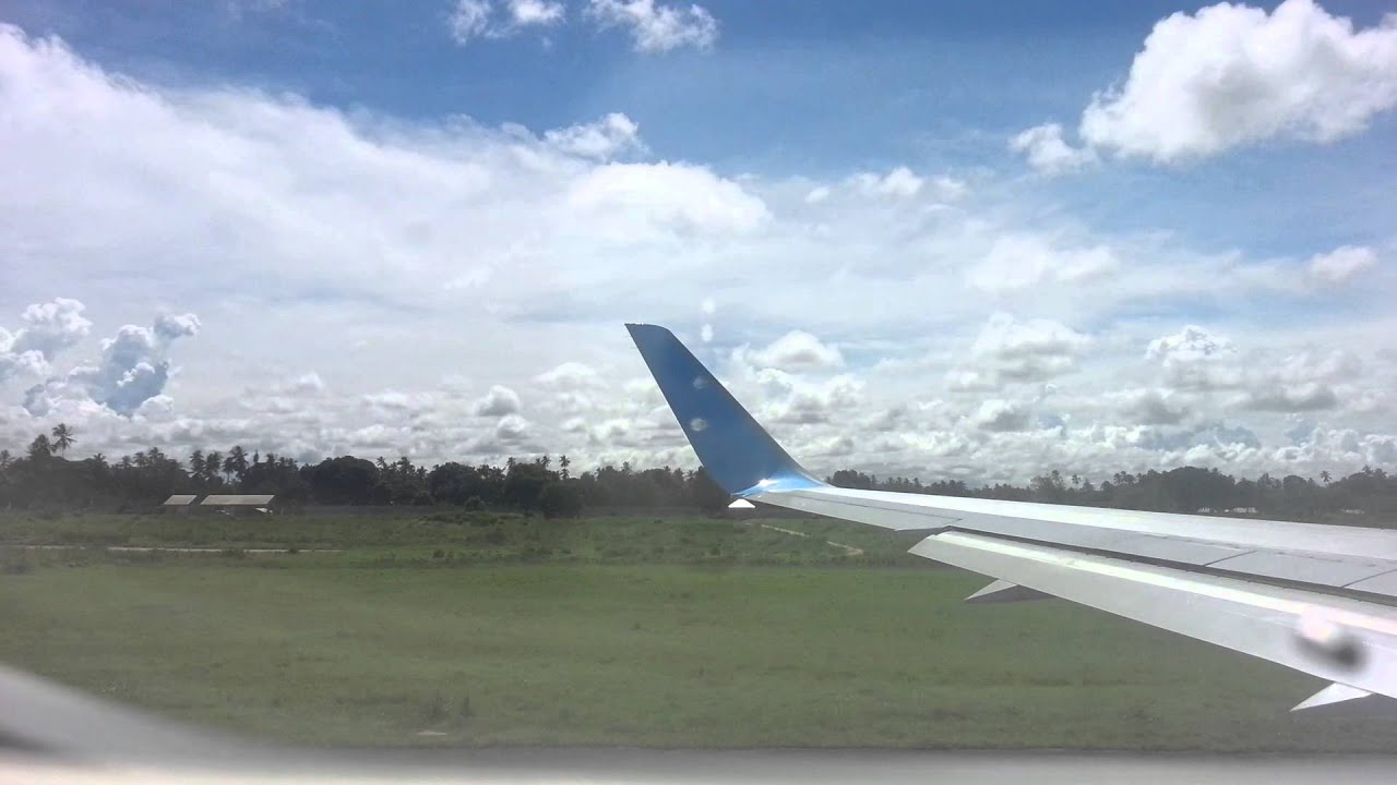 Boeing 767-300ERW Neos take off from Zanzibar