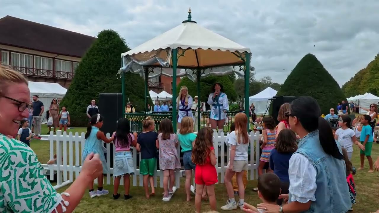 🎵 Grooving in the Gardens: Music & Food Festival at Hampton Court Palace! 🌿🎤
