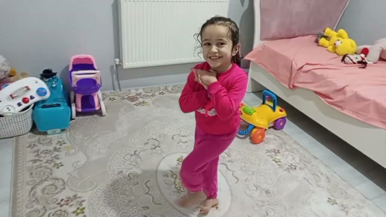 KURT ADAM EVİMİZE GELDİ!ALYA KURT ADAMA DÖNÜŞTÜ!ANNEM VE ERVA KORKTU EVDEN KAÇIŞ!#funny#funnyvideo