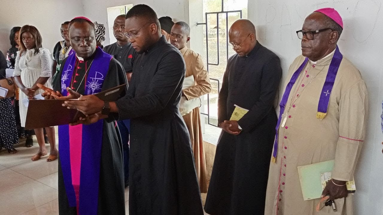L'EXHUMATION ET INHUMATION DES RESTES MORTELS DE MGR GODEFROY EMILE MPWATI 1ER ÉVÊQUE CONGOLAIS PN