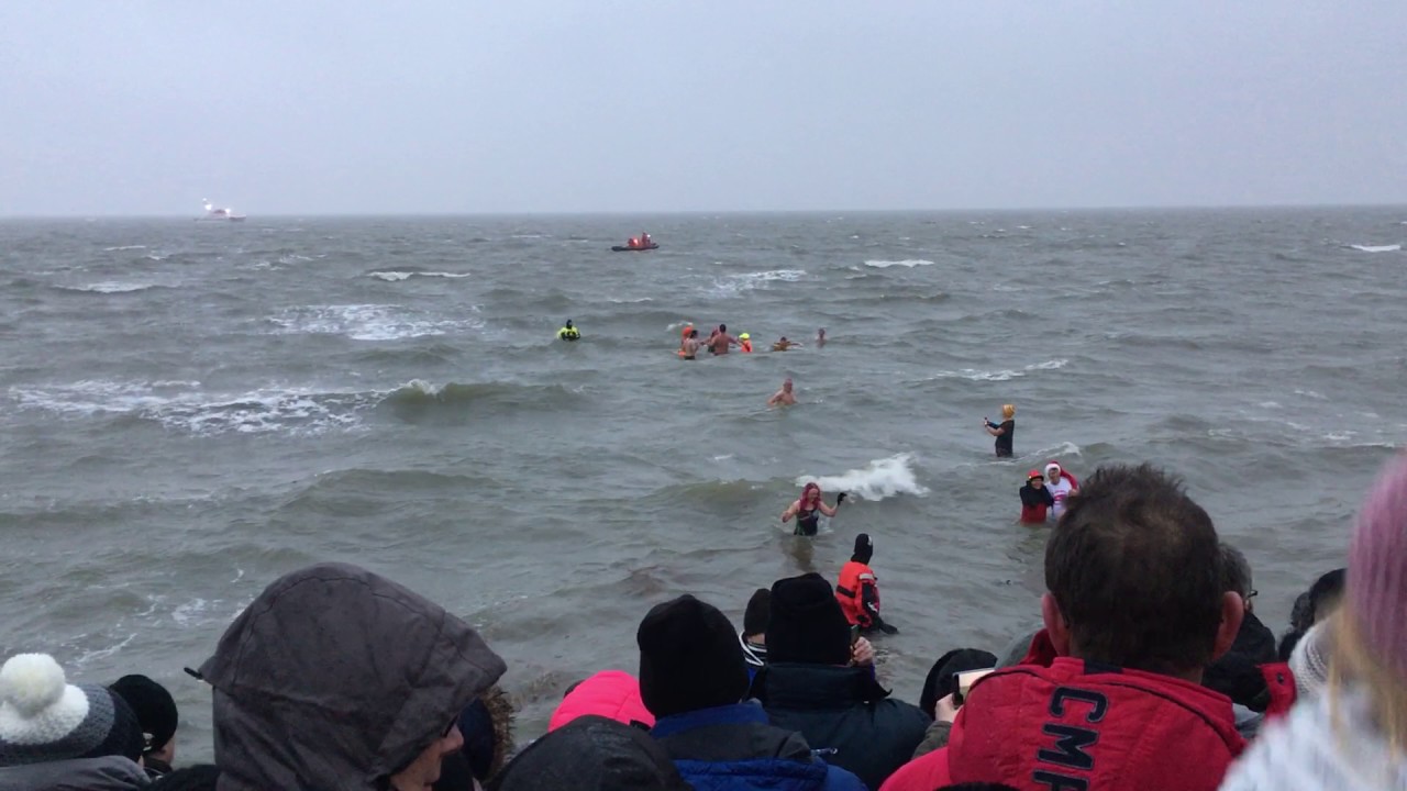 Büsum - Traditionelles Neujahrsanbaden zum 14. Mal