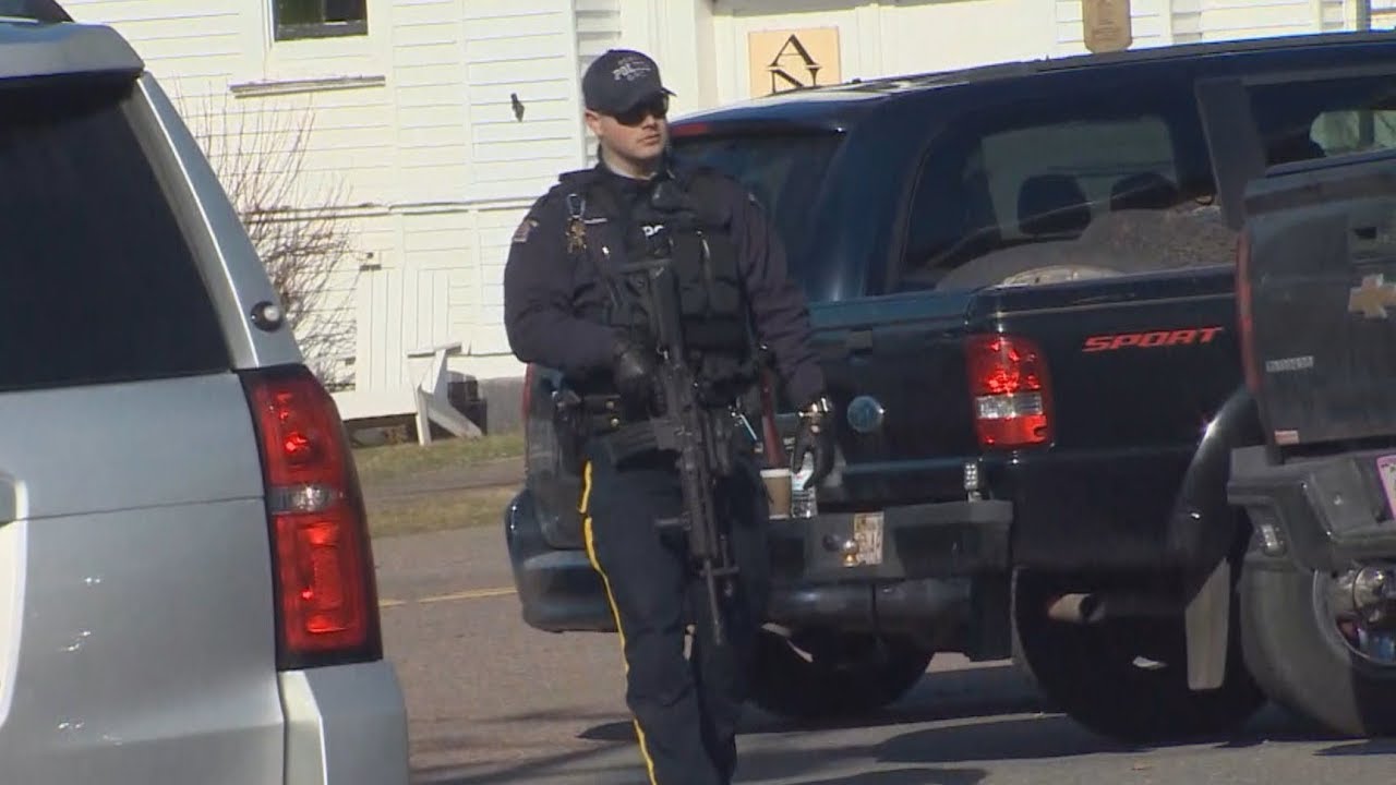 RCMP say at least 10 people dead after N.S. gunman rampage