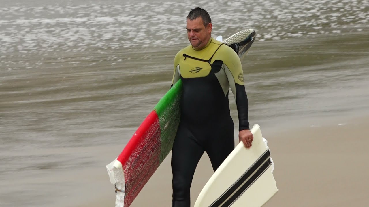 Surf na Praia do Tombo ( Mais de 20 surfistas)
