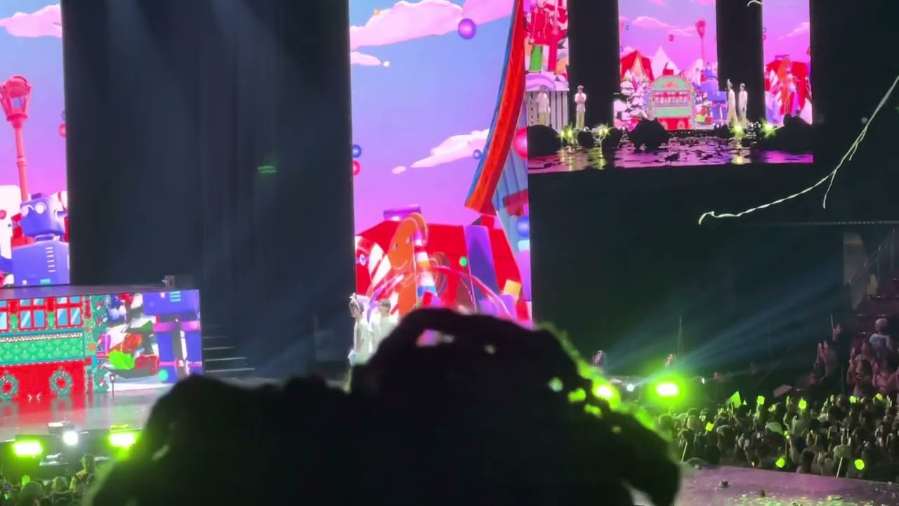 NCT Dream saying goodbye 😭😢💚. The Dream Show 2: In A Dream World Tour in Newark, NJ on 04/05/23.