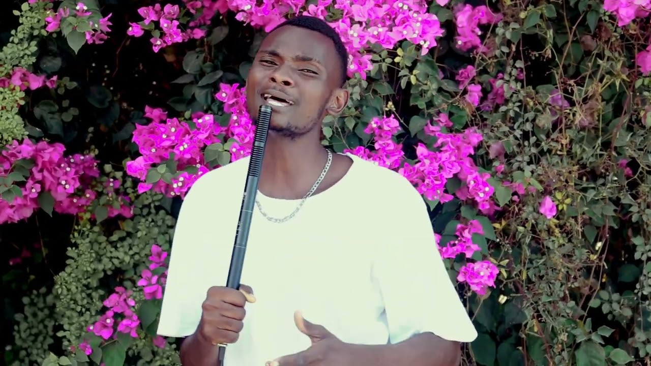 Ndimbwa singing SIKUELEWI freestyle.