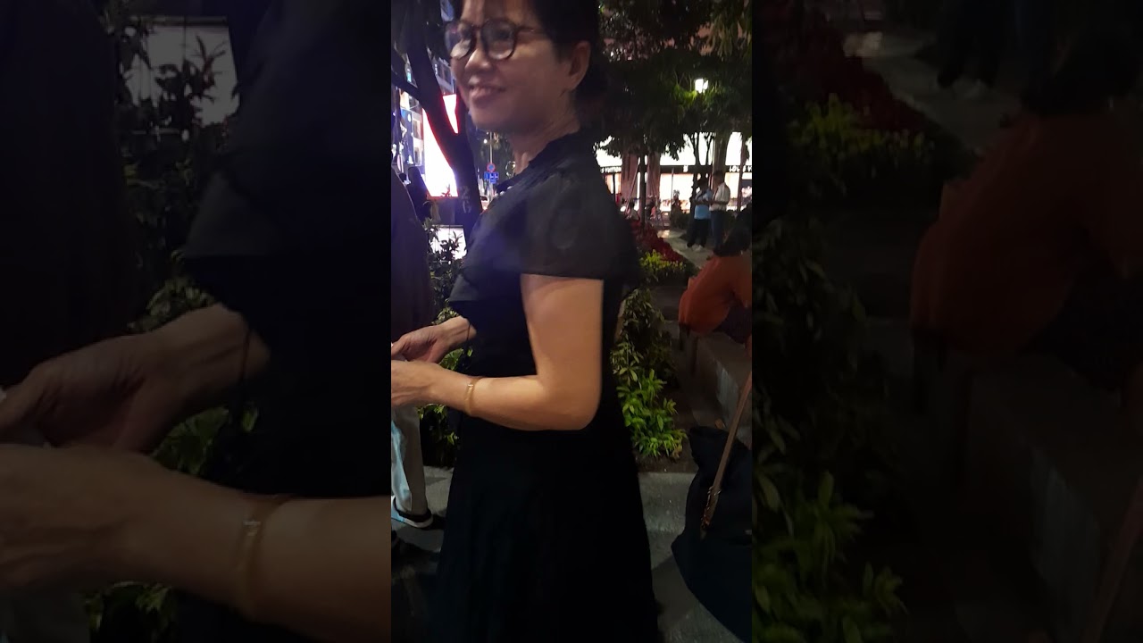 Hanh trình bắt dầu của xe bus 2 tầng tham quan tphcm vài buổi tối của gđ mình 