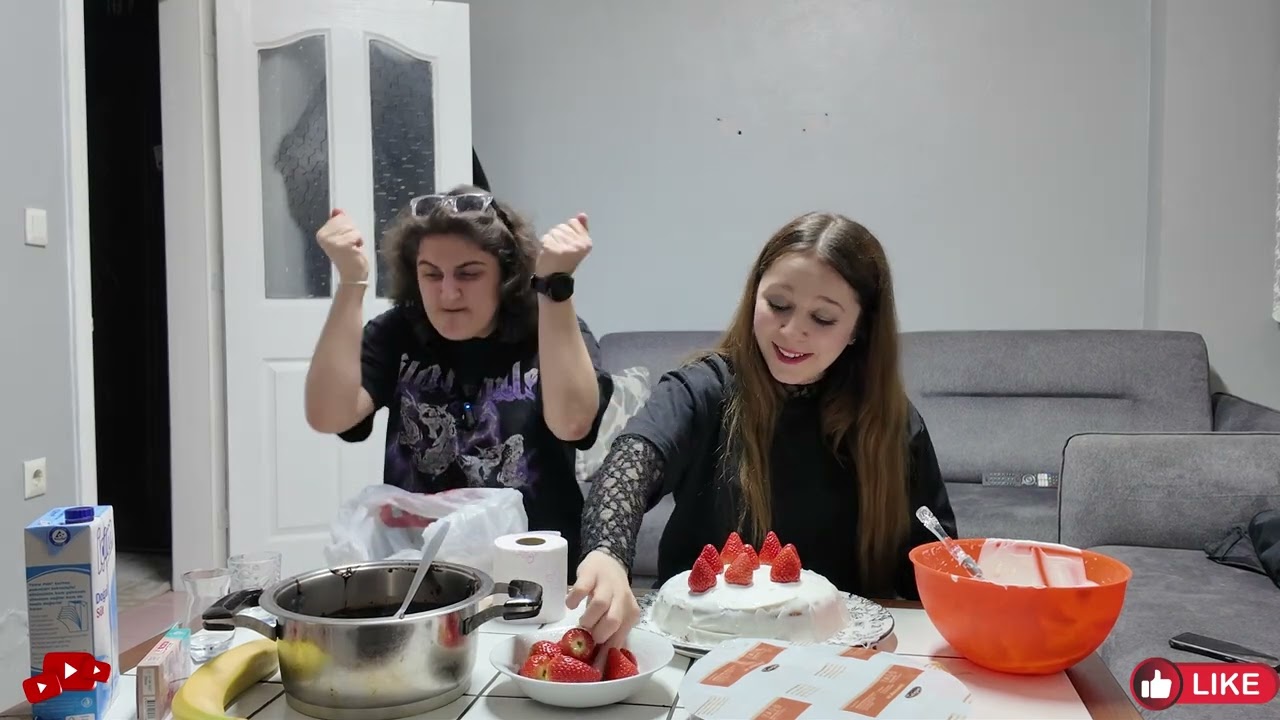 Kuzenimle Annemin Doğum Günü İçin Pasta Yaptık/ Kendi İmkânlarımızla…