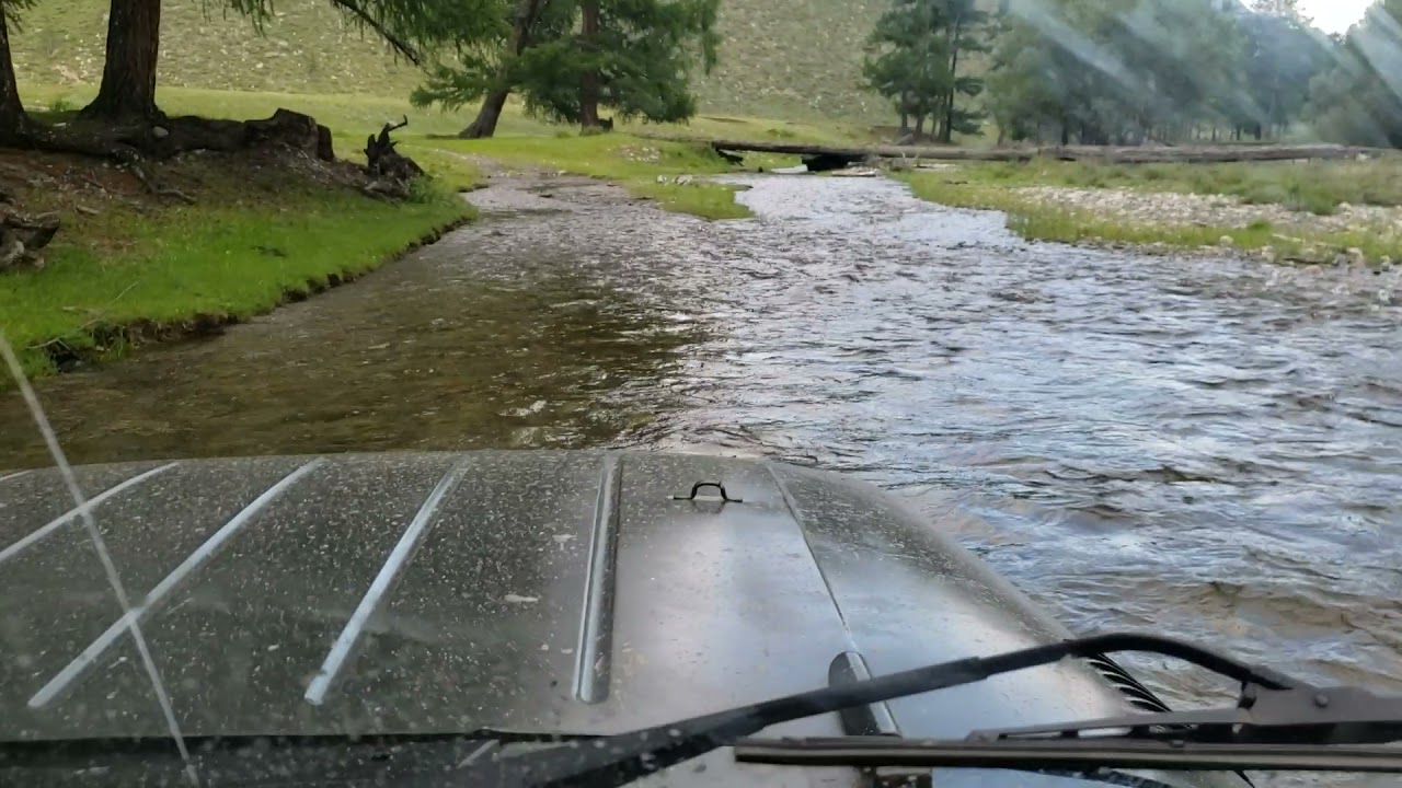 Tuva - Crossing a river Tuvan style