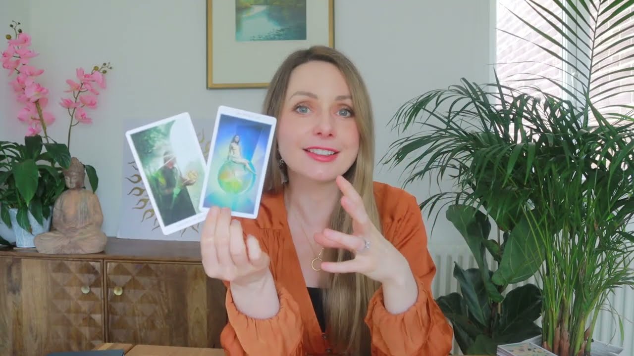 LOVE MESSAGES // MOTH TO A FLAME // What's going on in your connection? / Tarot (timeless)