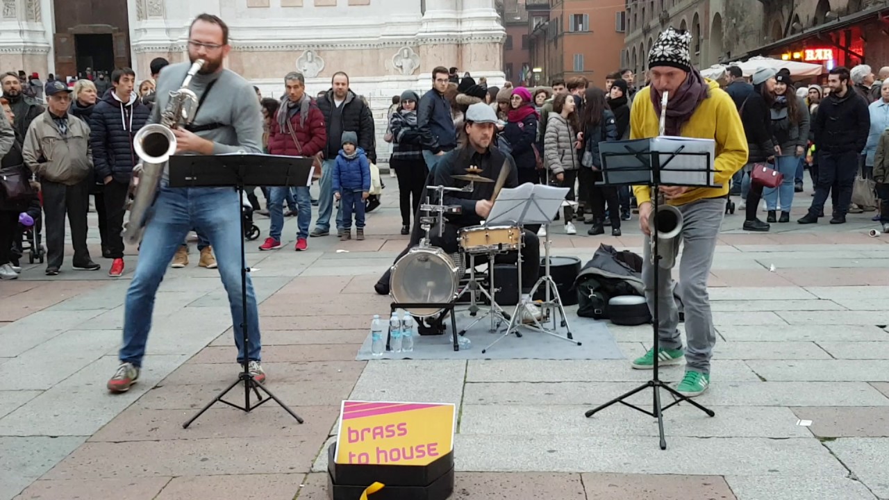 Happy Children (P. Lion) - Brass to House live in Bologna Piazza Maggiore
