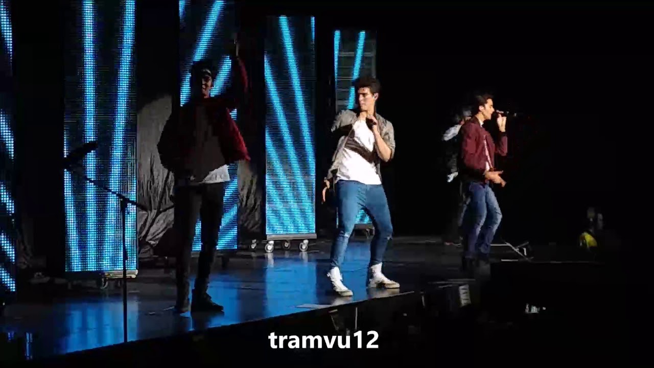 [FAN CAM] CNCO at the Air Canada Centre in Toronto 171015