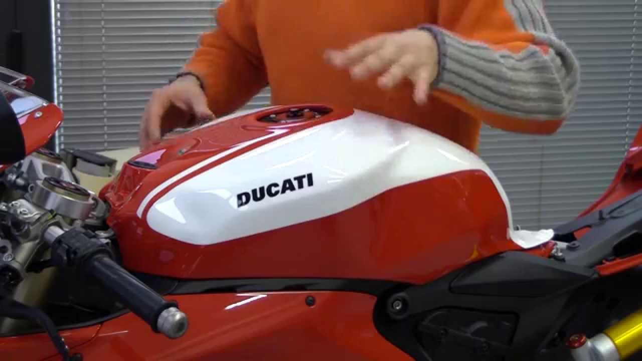 Montaggio cover coperchio serbatoio Flamingo per Ducati 899 1199 Panigale
